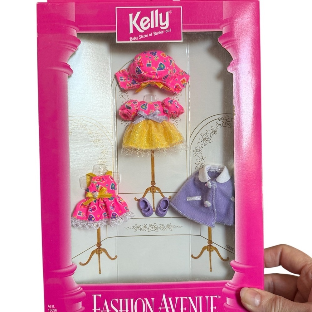 Vintage Barbie Fashion Avenue Set - Pink, Yellow, Purple - Picture 2 of 3